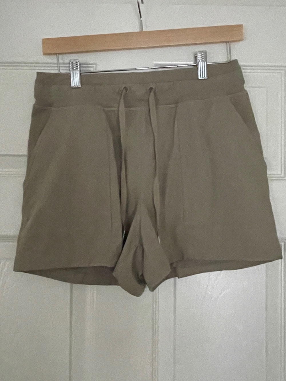 🍋 Lululemon Athletica Olive Green Drawstring Athletic Shorts 🍋